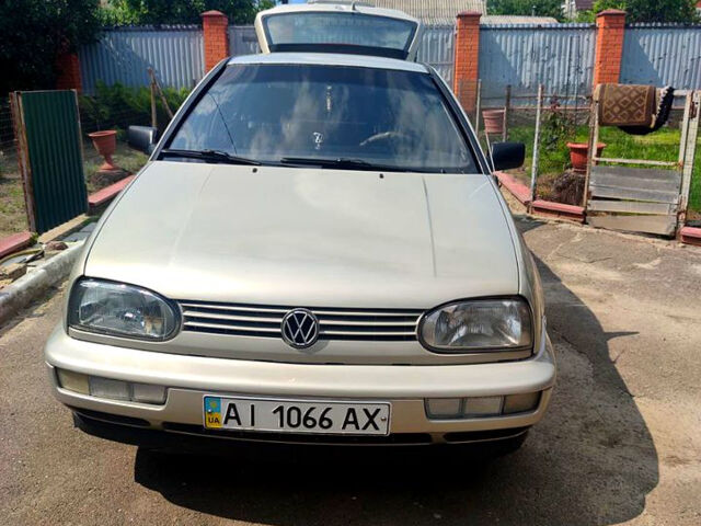 Бежевый Фольксваген Гольф, объемом двигателя 1.8 л и пробегом 231 тыс. км за 2500 $, фото 1 на Automoto.ua