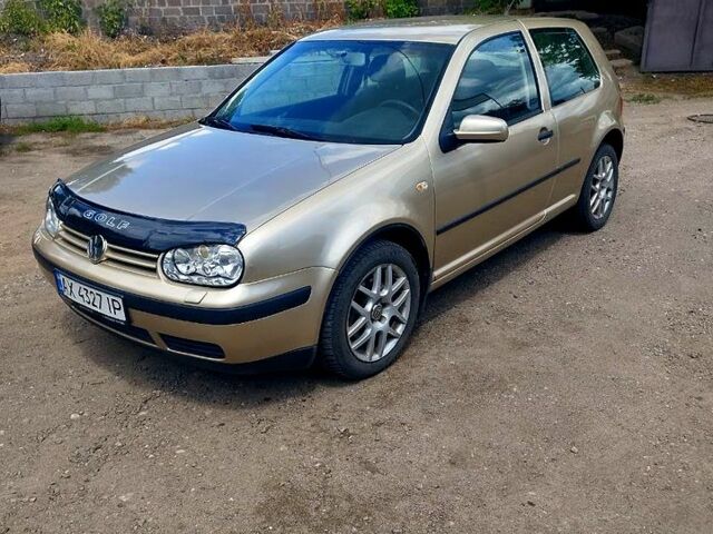 Бежевий Фольксваген Гольф, об'ємом двигуна 2 л та пробігом 338 тис. км за 4150 $, фото 1 на Automoto.ua