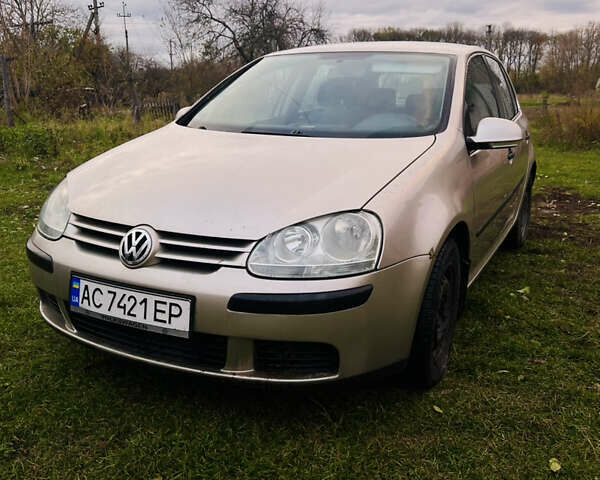 Бежевый Фольксваген Гольф, объемом двигателя 1.39 л и пробегом 251 тыс. км за 3900 $, фото 1 на Automoto.ua