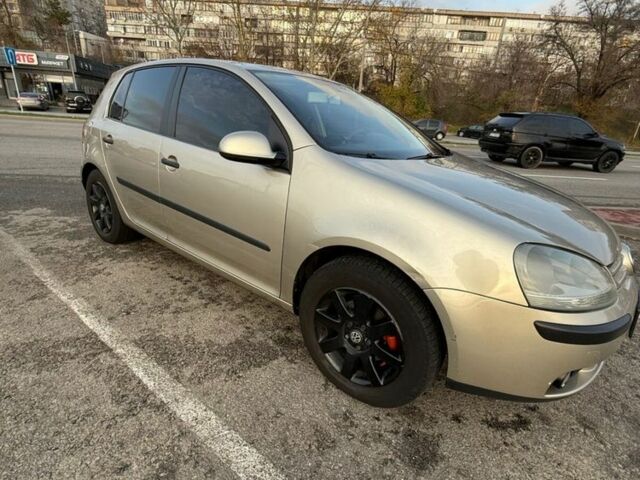 Бежевый Фольксваген Гольф, объемом двигателя 1.6 л и пробегом 230 тыс. км за 5700 $, фото 1 на Automoto.ua