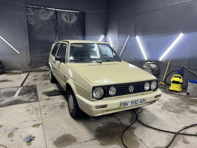 Бежевый Фольксваген Гольф, объемом двигателя 1.8 л и пробегом 200 тыс. км за 800 $, фото 1 на Automoto.ua