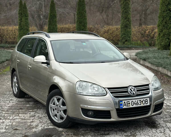 Бежевый Фольксваген Гольф, объемом двигателя 1.4 л и пробегом 239 тыс. км за 5999 $, фото 1 на Automoto.ua