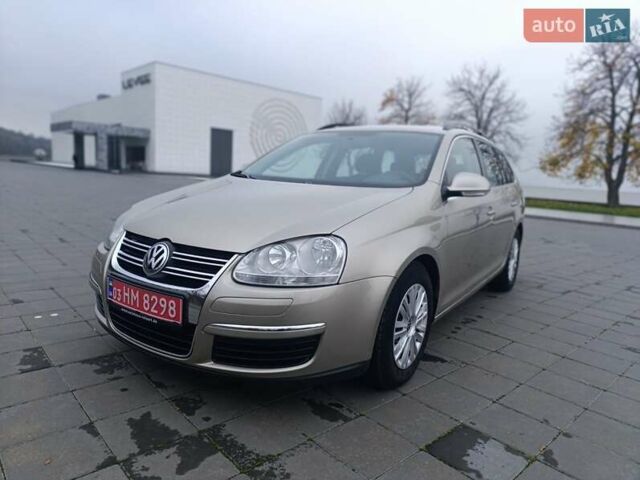 Бежевый Фольксваген Гольф, объемом двигателя 1.4 л и пробегом 248 тыс. км за 6800 $, фото 1 на Automoto.ua