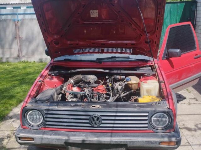 Черный Фольксваген Гольф, объемом двигателя 1.6 л и пробегом 150 тыс. км за 2000 $, фото 1 на Automoto.ua