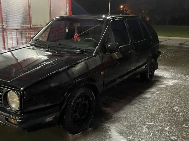 Черный Фольксваген Гольф, объемом двигателя 1.6 л и пробегом 470 тыс. км за 830 $, фото 1 на Automoto.ua