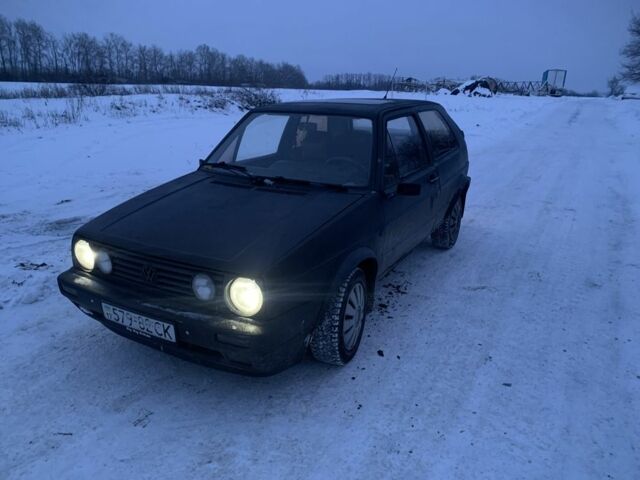 Черный Фольксваген Гольф, объемом двигателя 1.6 л и пробегом 300 тыс. км за 809 $, фото 1 на Automoto.ua