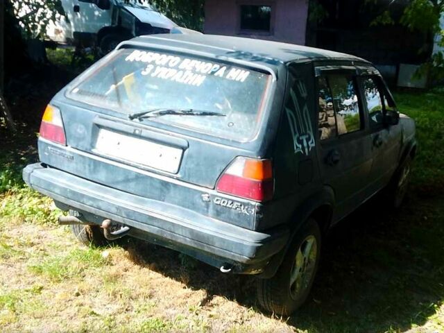 Черный Фольксваген Гольф, объемом двигателя 1.9 л и пробегом 300 тыс. км за 1050 $, фото 1 на Automoto.ua