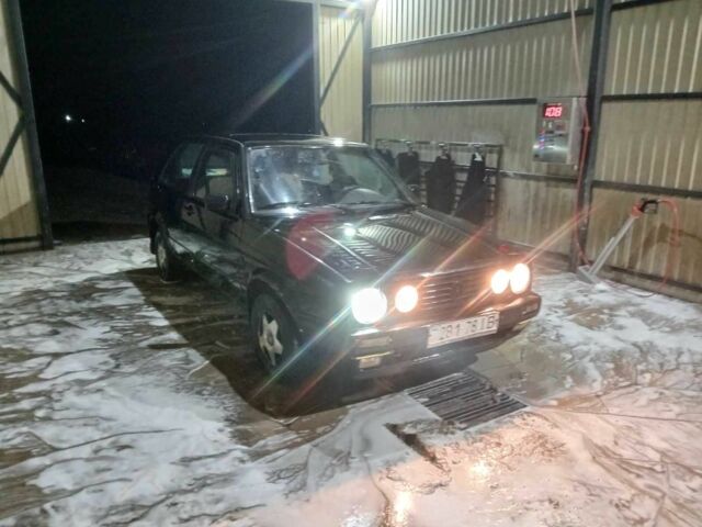 Черный Фольксваген Гольф, объемом двигателя 1.6 л и пробегом 175 тыс. км за 1200 $, фото 1 на Automoto.ua