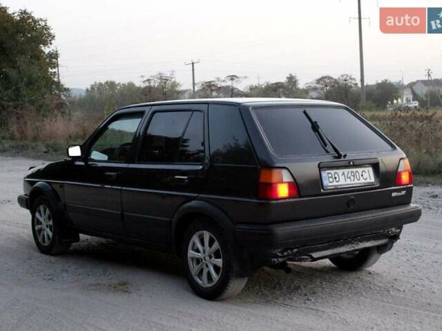 Черный Фольксваген Гольф, объемом двигателя 1.58 л и пробегом 288 тыс. км за 1200 $, фото 1 на Automoto.ua