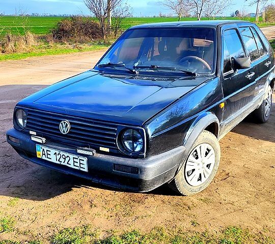 Черный Фольксваген Гольф, объемом двигателя 1.6 л и пробегом 280 тыс. км за 999 $, фото 1 на Automoto.ua