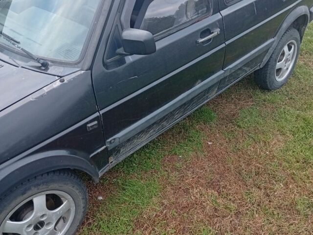 Черный Фольксваген Гольф, объемом двигателя 1 л и пробегом 250 тыс. км за 800 $, фото 1 на Automoto.ua