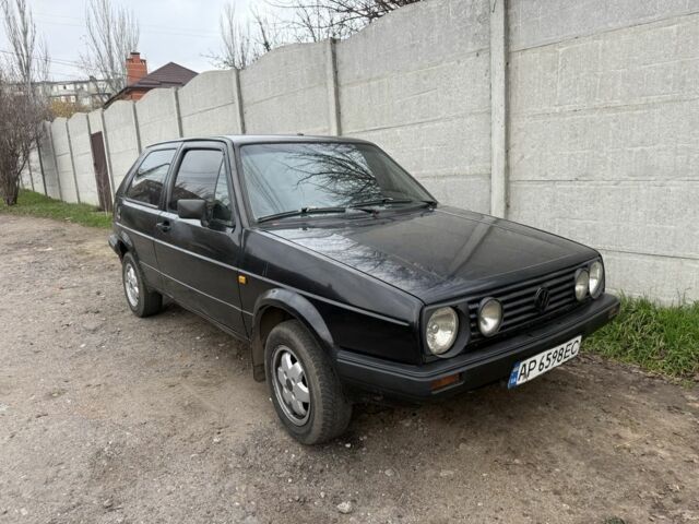 Черный Фольксваген Гольф, объемом двигателя 1.3 л и пробегом 211 тыс. км за 850 $, фото 1 на Automoto.ua