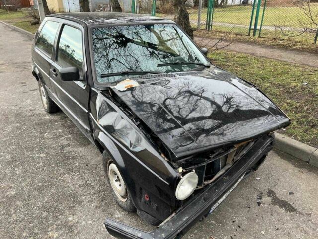 Черный Фольксваген Гольф, объемом двигателя 1.3 л и пробегом 300 тыс. км за 500 $, фото 1 на Automoto.ua