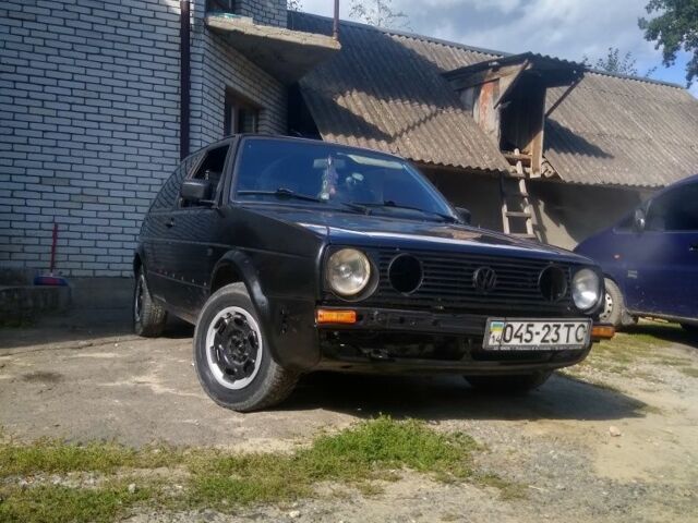 Черный Фольксваген Гольф, объемом двигателя 1.8 л и пробегом 230 тыс. км за 1200 $, фото 1 на Automoto.ua