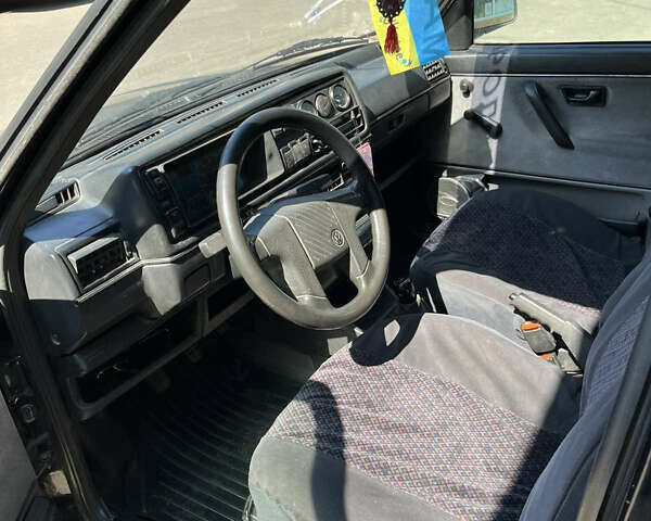 Черный Фольксваген Гольф, объемом двигателя 1.8 л и пробегом 360 тыс. км за 1500 $, фото 1 на Automoto.ua