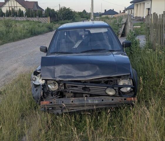 Чорний Фольксваген Гольф, об'ємом двигуна 1.8 л та пробігом 300 тис. км за 300 $, фото 1 на Automoto.ua