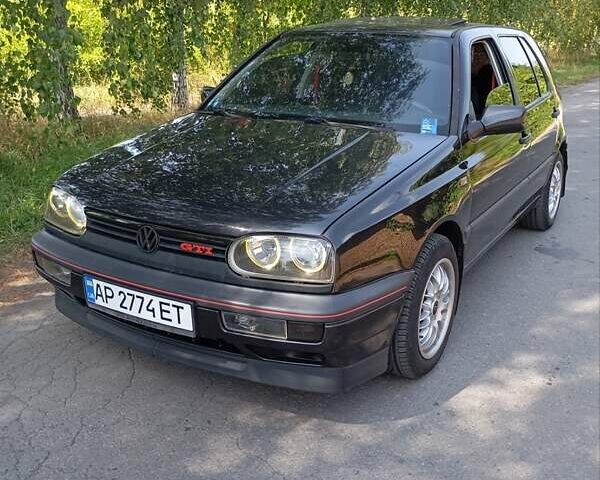 Черный Фольксваген Гольф, объемом двигателя 1.78 л и пробегом 365 тыс. км за 3700 $, фото 1 на Automoto.ua