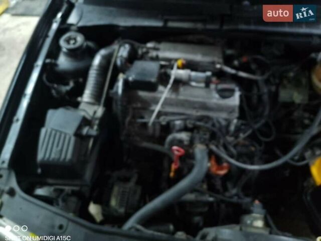 Черный Фольксваген Гольф, объемом двигателя 1.98 л и пробегом 300 тыс. км за 1750 $, фото 1 на Automoto.ua