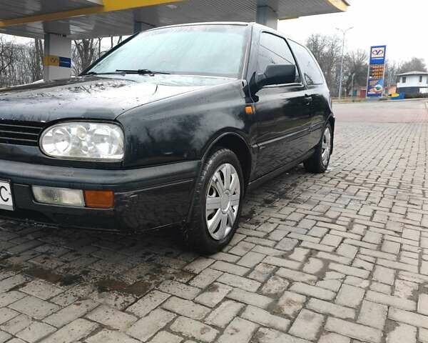 Черный Фольксваген Гольф, объемом двигателя 2 л и пробегом 264 тыс. км за 2495 $, фото 1 на Automoto.ua