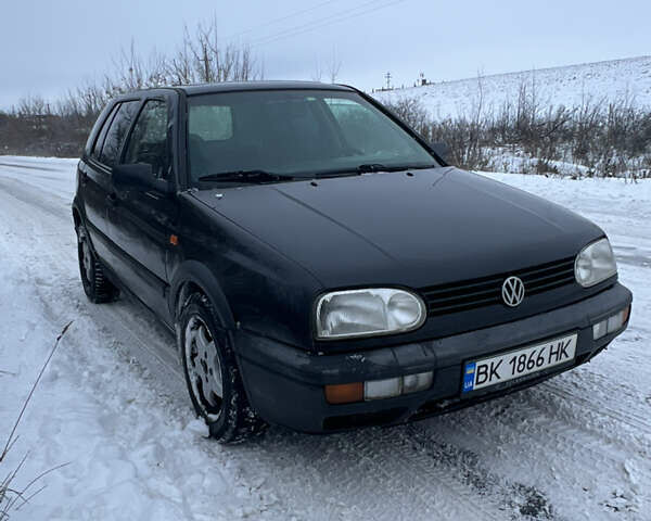 Черный Фольксваген Гольф, объемом двигателя 1.8 л и пробегом 250 тыс. км за 2100 $, фото 1 на Automoto.ua