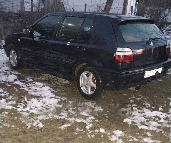 Черный Фольксваген Гольф, объемом двигателя 1.9 л и пробегом 200 тыс. км за 2700 $, фото 1 на Automoto.ua