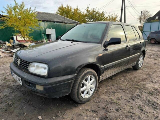 Черный Фольксваген Гольф, объемом двигателя 1.6 л и пробегом 280 тыс. км за 800 $, фото 1 на Automoto.ua