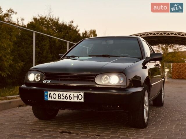 Черный Фольксваген Гольф, объемом двигателя 1.78 л и пробегом 302 тыс. км за 3500 $, фото 1 на Automoto.ua