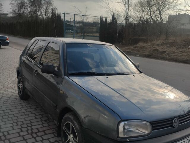 Чорний Фольксваген Гольф, об'ємом двигуна 1.4 л та пробігом 200 тис. км за 1750 $, фото 1 на Automoto.ua