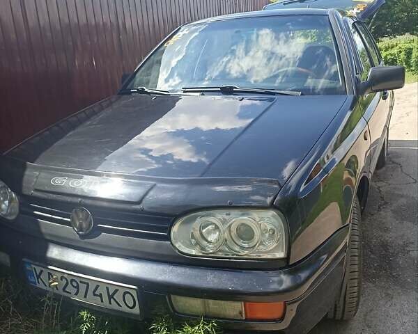 Черный Фольксваген Гольф, объемом двигателя 1.6 л и пробегом 222 тыс. км за 2900 $, фото 1 на Automoto.ua