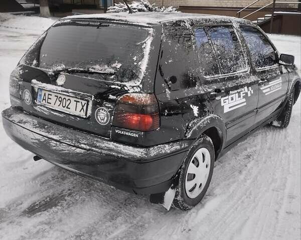 Черный Фольксваген Гольф, объемом двигателя 1.8 л и пробегом 190 тыс. км за 2400 $, фото 1 на Automoto.ua
