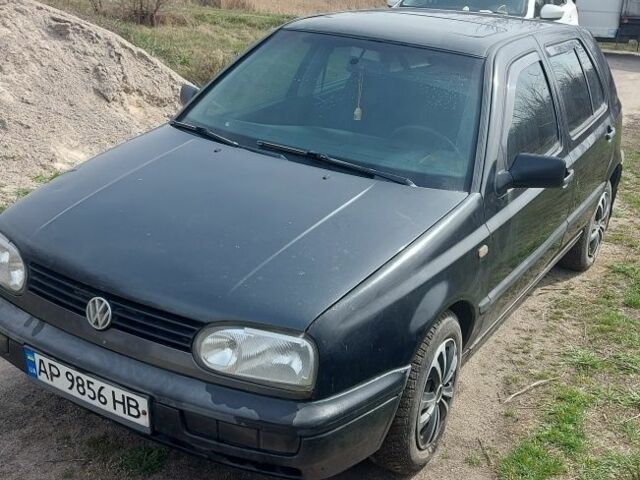 Черный Фольксваген Гольф, объемом двигателя 1.4 л и пробегом 300 тыс. км за 2600 $, фото 1 на Automoto.ua