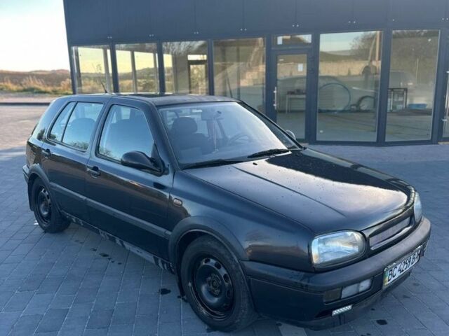 Черный Фольксваген Гольф, объемом двигателя 1.8 л и пробегом 281 тыс. км за 1900 $, фото 1 на Automoto.ua