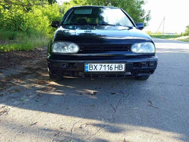 Черный Фольксваген Гольф, объемом двигателя 1.6 л и пробегом 214 тыс. км за 1700 $, фото 1 на Automoto.ua