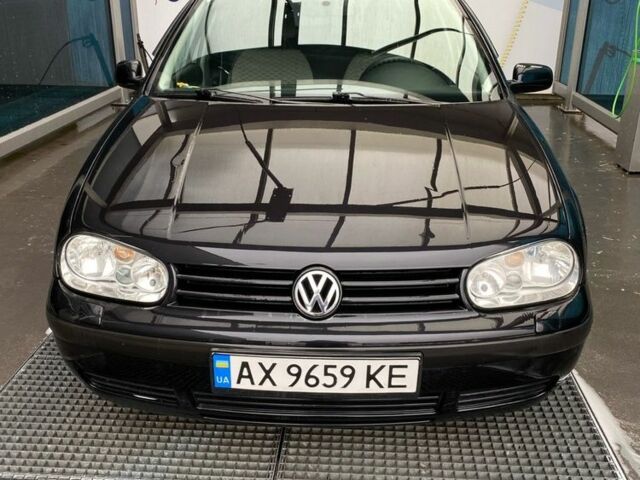 Черный Фольксваген Гольф, объемом двигателя 1.6 л и пробегом 208 тыс. км за 3700 $, фото 1 на Automoto.ua
