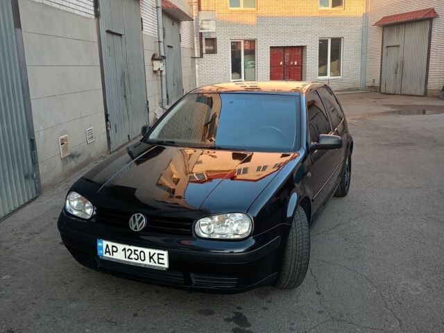 Черный Фольксваген Гольф, объемом двигателя 1.4 л и пробегом 240 тыс. км за 3700 $, фото 1 на Automoto.ua