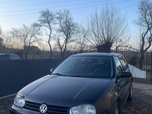 Черный Фольксваген Гольф, объемом двигателя 1.6 л и пробегом 294 тыс. км за 3200 $, фото 1 на Automoto.ua