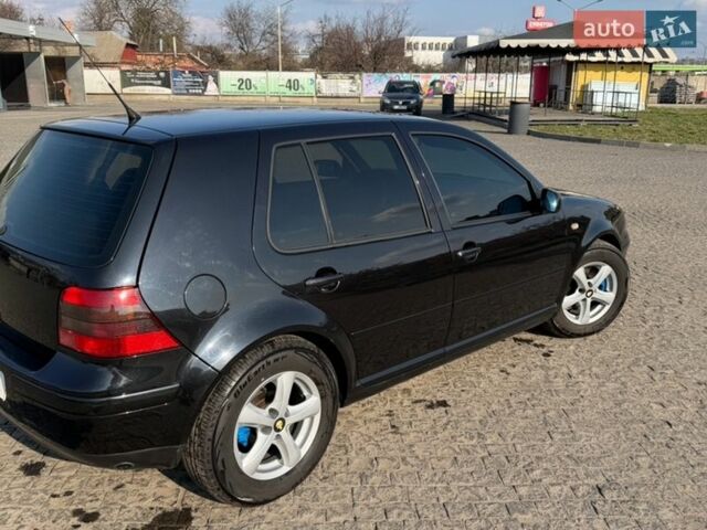 Черный Фольксваген Гольф, объемом двигателя 1.6 л и пробегом 296 тыс. км за 4000 $, фото 1 на Automoto.ua