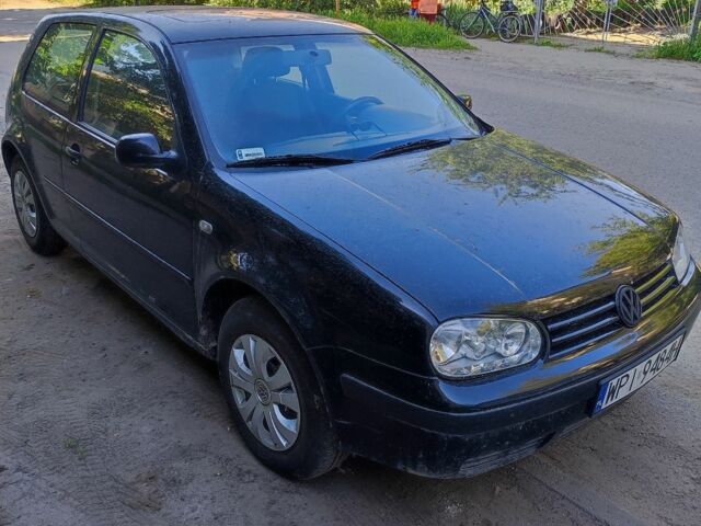 Черный Фольксваген Гольф, объемом двигателя 1.6 л и пробегом 315 тыс. км за 950 $, фото 1 на Automoto.ua