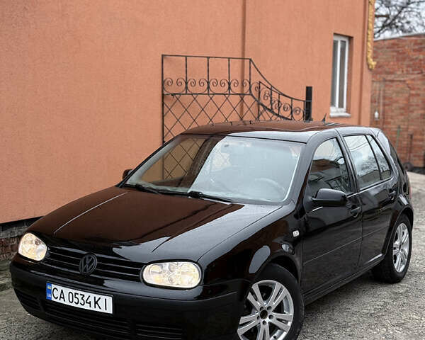 Черный Фольксваген Гольф, объемом двигателя 1.6 л и пробегом 286 тыс. км за 4000 $, фото 1 на Automoto.ua
