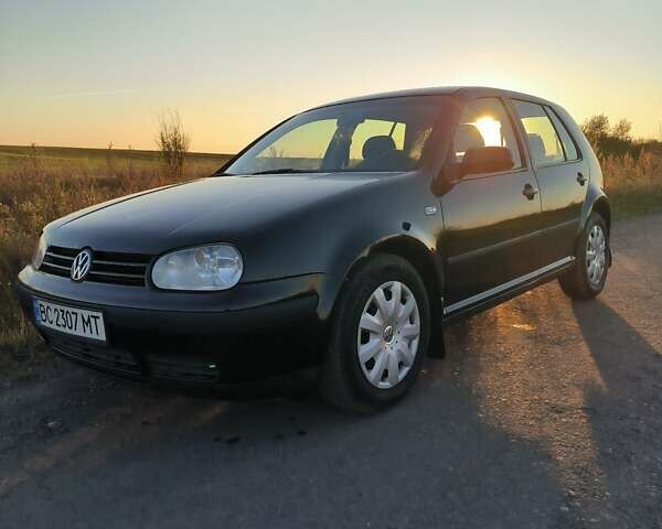 Черный Фольксваген Гольф, объемом двигателя 1.4 л и пробегом 220 тыс. км за 2800 $, фото 1 на Automoto.ua