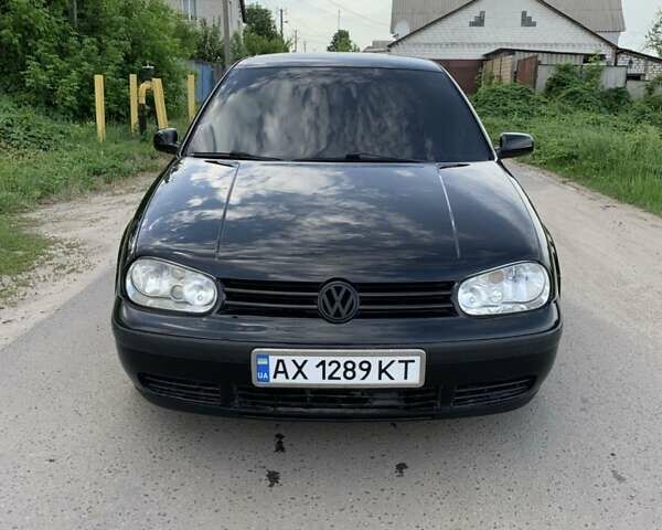 Черный Фольксваген Гольф, объемом двигателя 1.39 л и пробегом 321 тыс. км за 4000 $, фото 1 на Automoto.ua