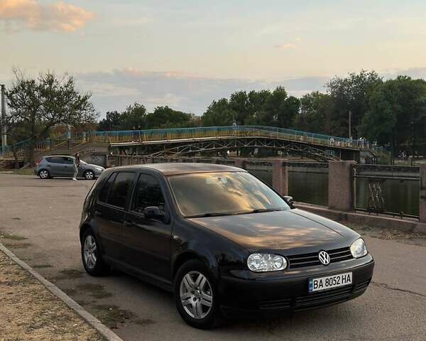 Черный Фольксваген Гольф, объемом двигателя 1.39 л и пробегом 220 тыс. км за 4300 $, фото 1 на Automoto.ua