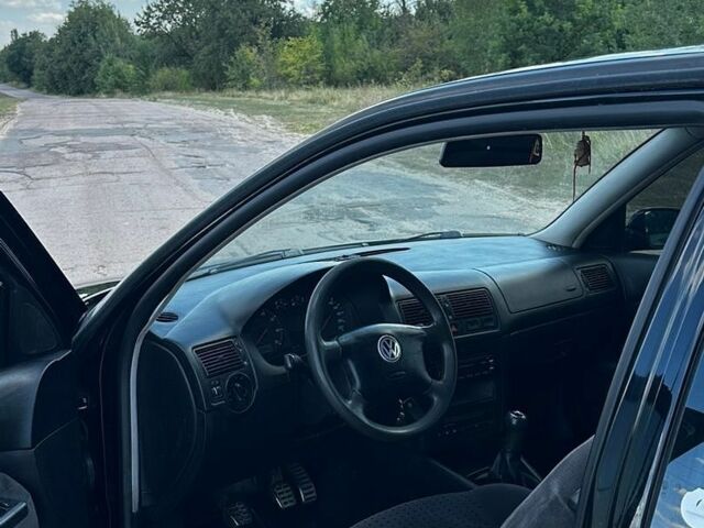 Чорний Фольксваген Гольф, об'ємом двигуна 1.39 л та пробігом 390 тис. км за 2000 $, фото 1 на Automoto.ua