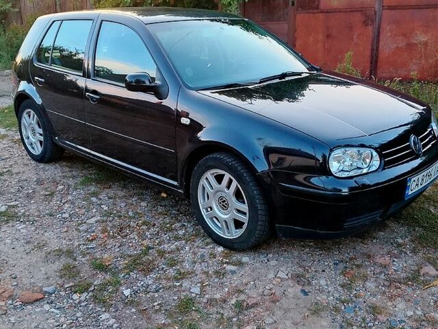 Черный Фольксваген Гольф, объемом двигателя 1.4 л и пробегом 233 тыс. км за 4100 $, фото 1 на Automoto.ua
