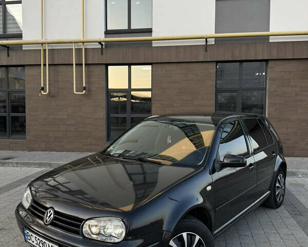 Черный Фольксваген Гольф, объемом двигателя 1.6 л и пробегом 268 тыс. км за 3800 $, фото 1 на Automoto.ua