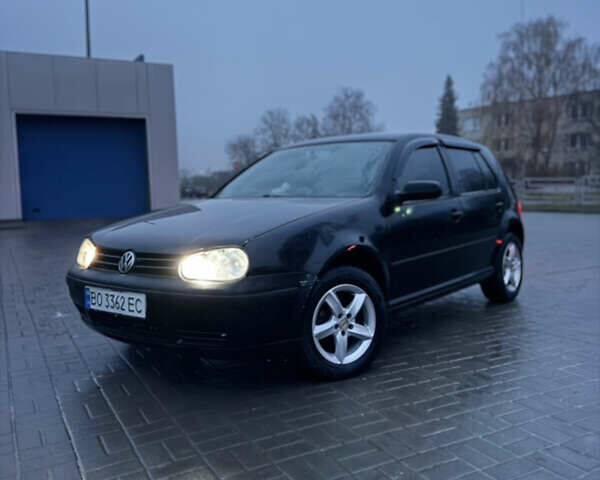Черный Фольксваген Гольф, объемом двигателя 1.39 л и пробегом 242 тыс. км за 3000 $, фото 1 на Automoto.ua