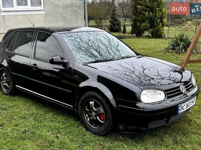 Черный Фольксваген Гольф, объемом двигателя 1.39 л и пробегом 258 тыс. км за 3800 $, фото 1 на Automoto.ua
