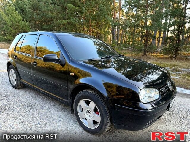 Черный Фольксваген Гольф, объемом двигателя 1.6 л и пробегом 245 тыс. км за 3950 $, фото 1 на Automoto.ua