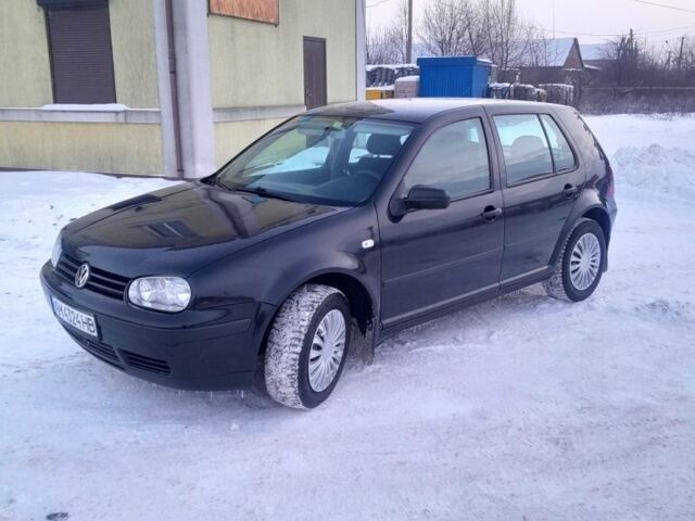 Черный Фольксваген Гольф, объемом двигателя 1.6 л и пробегом 287 тыс. км за 4200 $, фото 1 на Automoto.ua