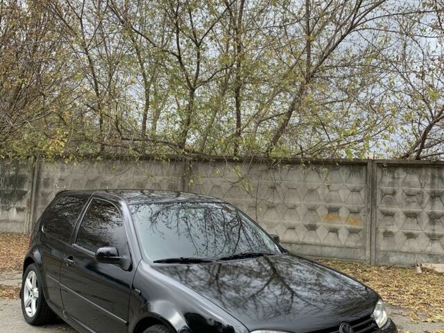 Черный Фольксваген Гольф, объемом двигателя 1.4 л и пробегом 172 тыс. км за 2699 $, фото 1 на Automoto.ua